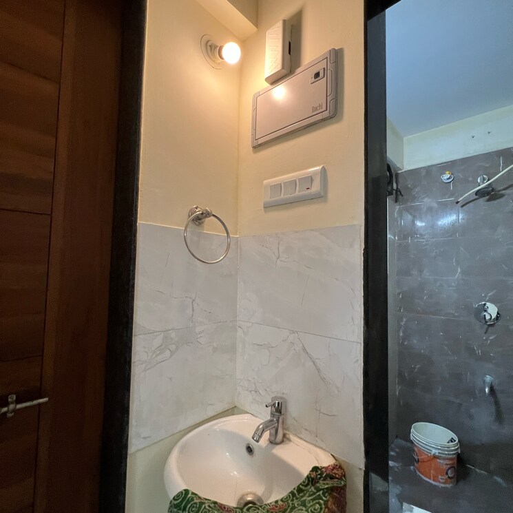 Bathroom, moze-skyways-esfera-2 1 Bedroom 505 Sq.Ft. Apartment In Madhav Nagar Pune 9559171