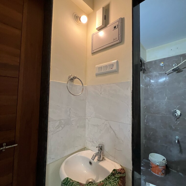 Bathroom, moze-skyways-esfera-2 1 Bedroom 505 Sq.Ft. Apartment In Madhav Nagar Pune 9559171