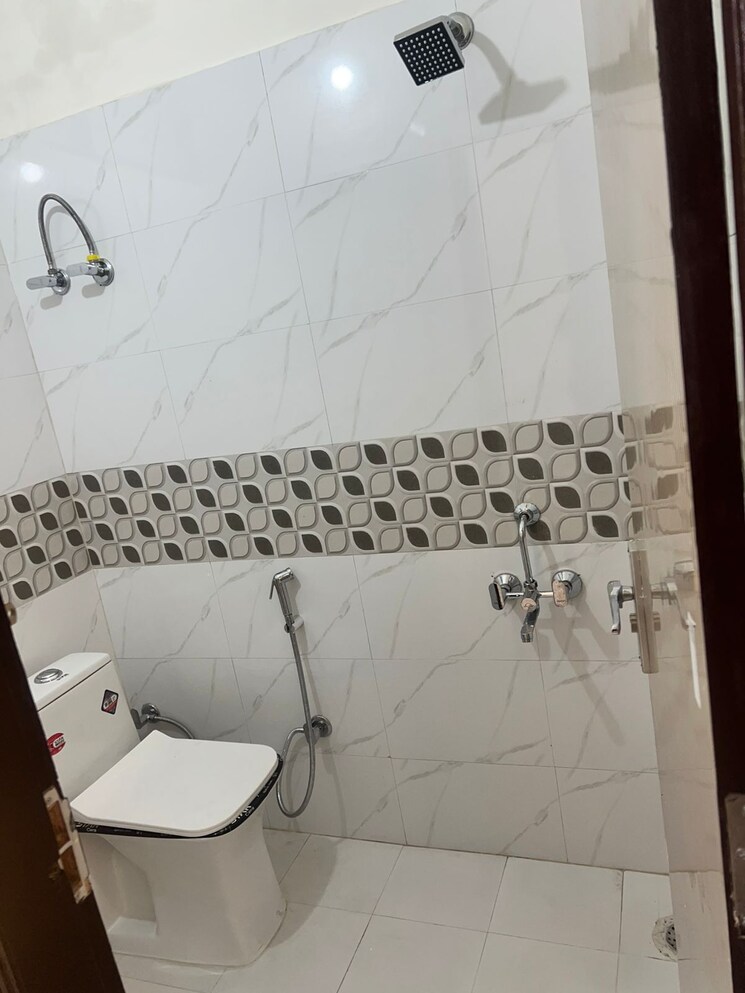 Bathroom, vasundhara sector 1 2 Bedroom 850 Sq.Ft. Builder Floor In Vasundhara Sector 1 Ghaziabad 9559220