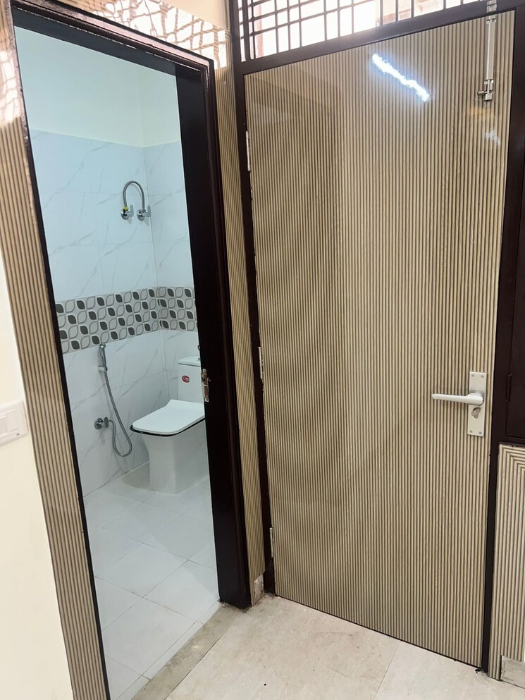Bathroom, vasundhara sector 1 2 Bedroom 850 Sq.Ft. Builder Floor In Vasundhara Sector 1 Ghaziabad 9559220