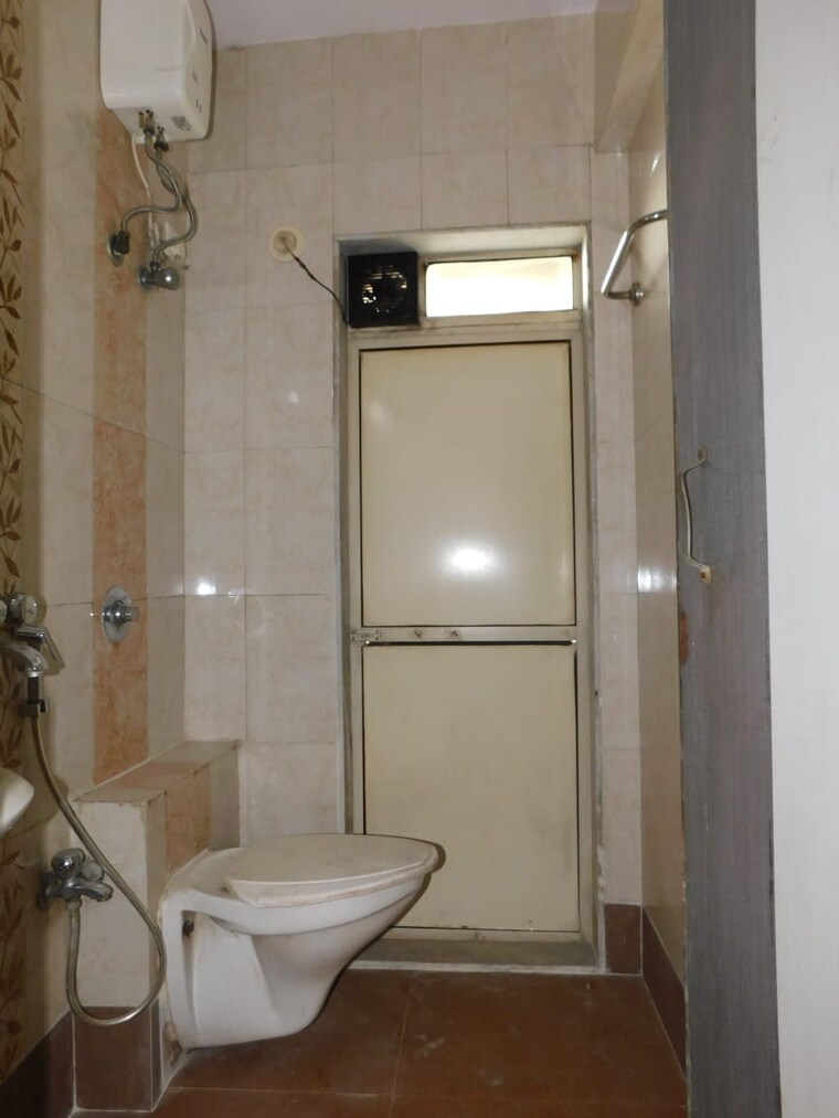 Bathroom, thane west 2 Bedroom 600 Sq.Ft. Apartment In Thane West Thane 9559247