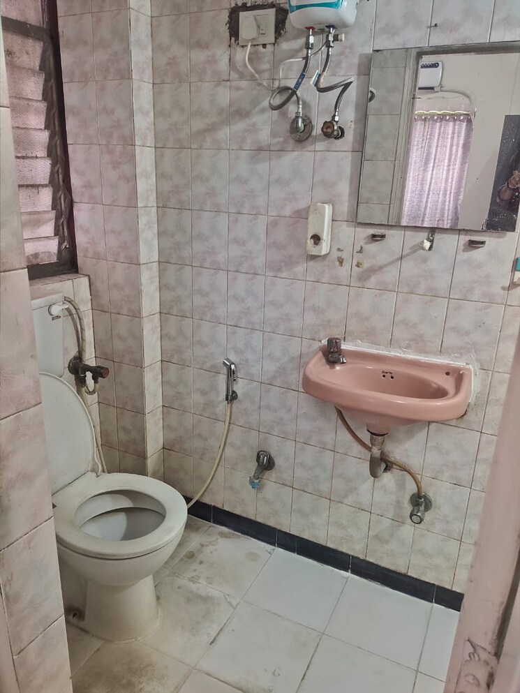 Bathroom, airoli sector 8a Pg For Boys & Girls In Airoli Sector 8a 9559201
