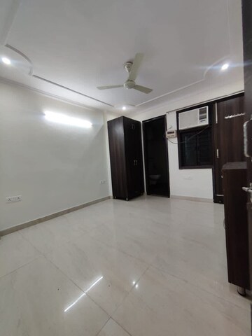 Room in 3 BHK Builder Floor at CS Roseate 63, Sector 63a – for Sale