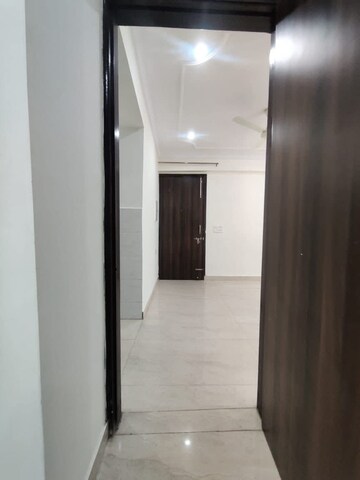 Building Lobby in 3 BHK Builder Floor at CS Roseate 63, Sector 63a – for Sale