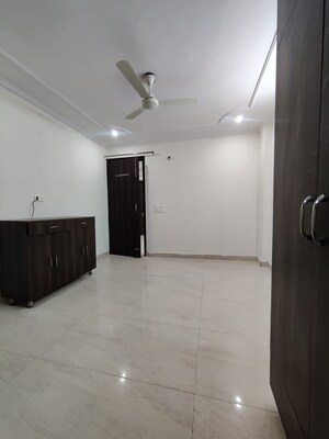 Room in 3 BHK Builder Floor at CS Roseate 63, Sector 63a – for Sale