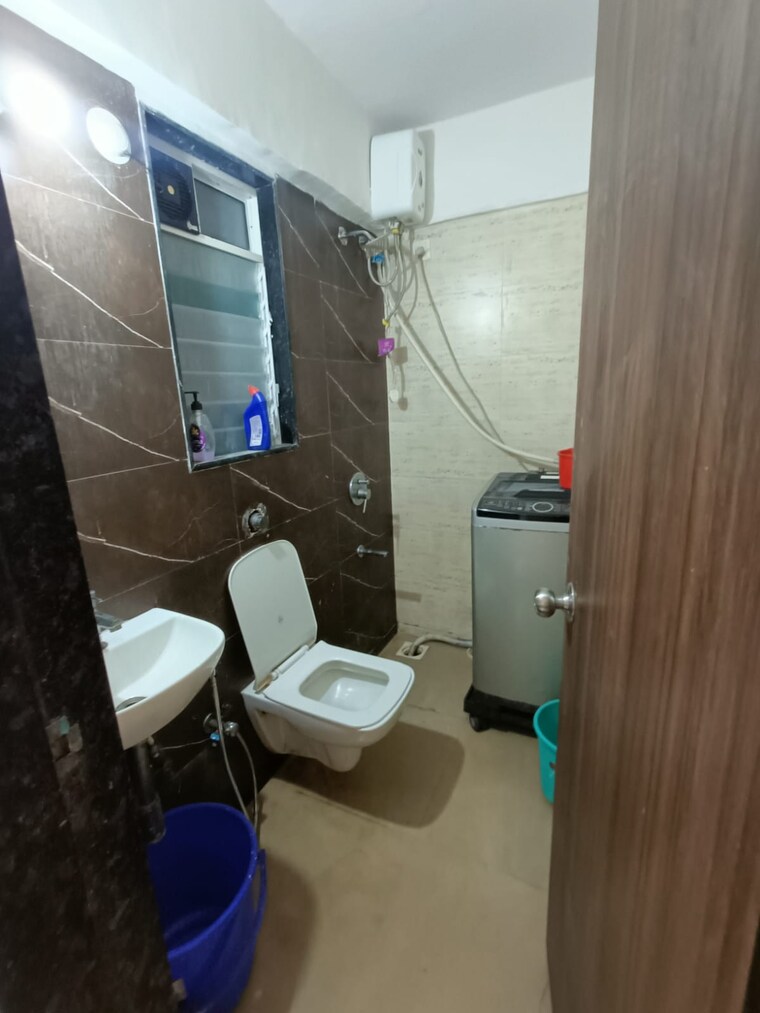 Bathroom, lotus-residency-goregaon-west 2 Bedroom 622 Sq.Ft. Apartment In Goregaon West Mumbai 9559283