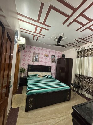 Bedroom in 3 BHK Builder Floor at Sector 38 – for Rent