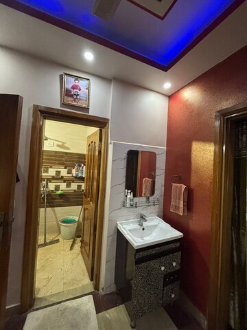 Bedroom in 3 BHK Builder Floor at Sector 38 – for Rent