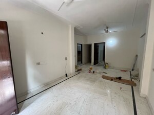 Building Lobby in 2 BHK Builder Floor at Ansal Sushant Lok I, Sector 43 – for Rent