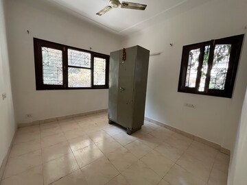 Room in 2 BHK Builder Floor at Ansal Sushant Lok I, Sector 43 – for Rent