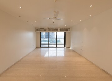 Room in 4 BHK Apartment at Bandra East – for Rent