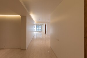 Room in 4 BHK Apartment at Bandra East – for Rent