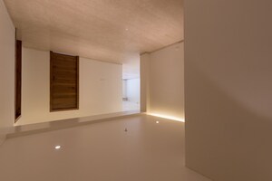 Room in 4 BHK Apartment at Bandra East – for Rent