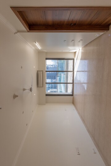 Room in 4 BHK Apartment at Bandra East – for Rent