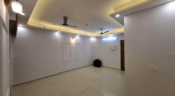 Room in 2 BHK Apartment at Signature Global Prime, Sector 63a – for Rent