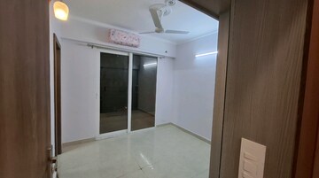 Room in 2 BHK Apartment at Signature Global Prime, Sector 63a – for Rent