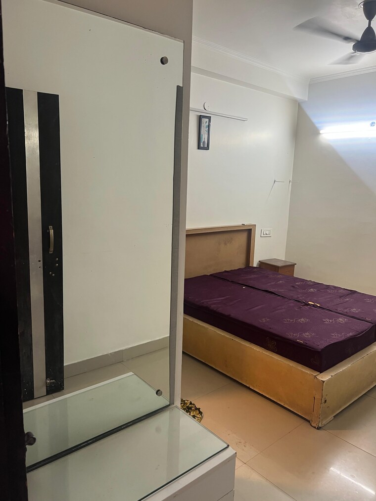 Bedroom, south extension i 3 Bedroom 500 Sq.Yd. Builder Floor In South Extension I Delhi 9559328