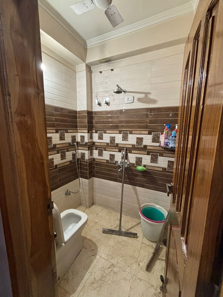 Bathroom, sector 38 2 Bedroom 2000 Sq.Ft. Builder Floor In Sector 38 Gurgaon 9559375