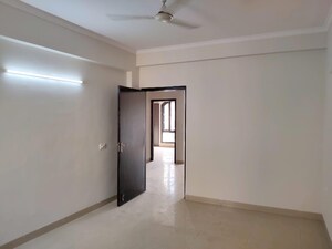 Room in 4 BHK Builder Floor at SS 100, Sector 49 – for Rent