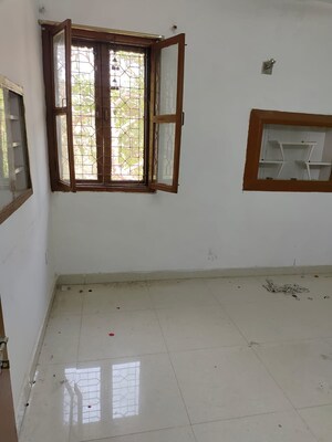 Room in 1 BHK Apartment at Saket – for Rent