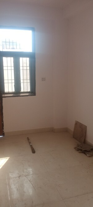 Room in 3 BHK Builder Floor at Dwarka – for Rent