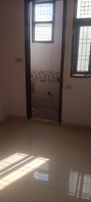 Room in 3 BHK Builder Floor at Dwarka – for Rent