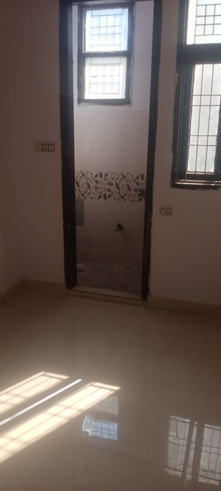 Room, dwarka 3 Bedroom 550 Sq.Ft. Builder Floor In Dwarka Delhi 9559384
