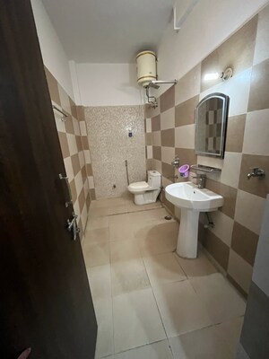 Bathroom in 3 BHK Builder Floor at Ardee Mall, Sector 52a – for Rent