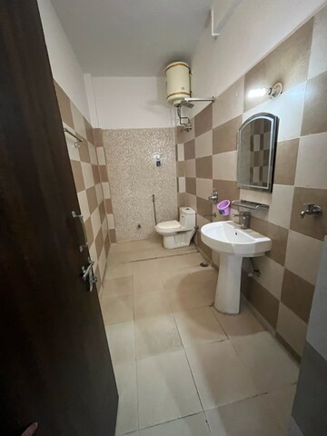 Bathroom in 3 BHK Builder Floor at Ardee Mall, Sector 52a – for Rent