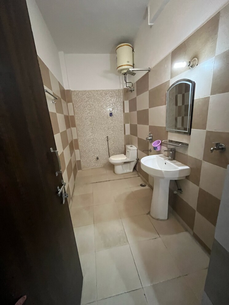 Bathroom, ardee-mall 3 Bedroom 1574 Sq.Ft. Builder Floor In Sector 52a Gurgaon 9559442