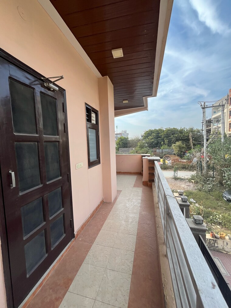 Balcony, ardee-mall 3 Bedroom 1574 Sq.Ft. Builder Floor In Sector 52a Gurgaon 9559442