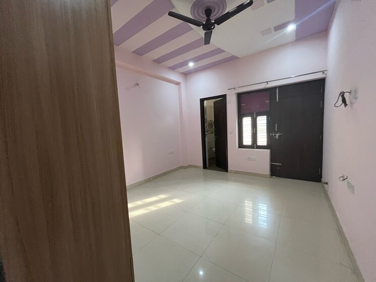 Room, ardee-mall 3 Bedroom 1574 Sq.Ft. Builder Floor In Sector 52a Gurgaon 9559442