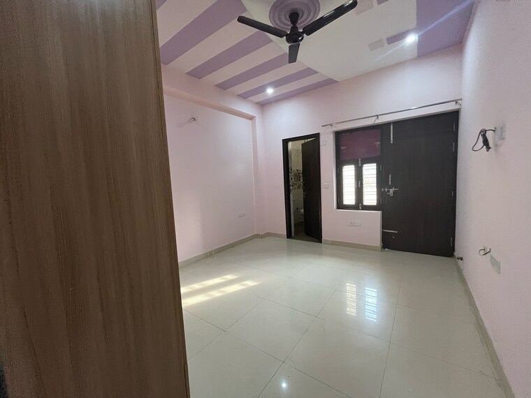 Room, ardee-mall 3 Bedroom 1574 Sq.Ft. Builder Floor In Sector 52a Gurgaon 9559442