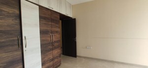 Room in 3 BHK Apartment at Oberoi Exquisite Goregaon, Goregaon East – for Rent