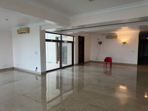 Room in 4 BHK Apartment at Jaypee Kalypso Court, Sector 128 – for Sale