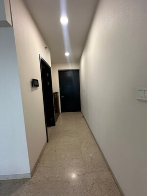 Room in 3 BHK Apartment at Oberoi Realty Esquire, Goregaon East – for Rent