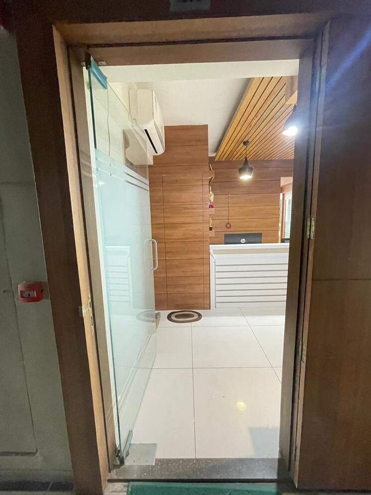 Bathroom, hn-safal-mondeal-square Commercial Office Space 1882 Sq.Ft. In Prahlad Nagar Ahmedabad 9559510