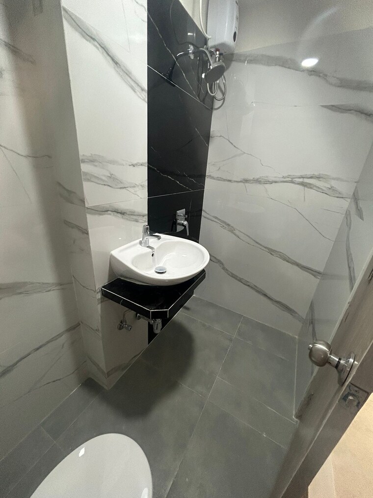 Bathroom, chandiwala-pearl-regency 2 Bedroom 491 Sq.Ft. Apartment In Andheri West Mumbai 9559519