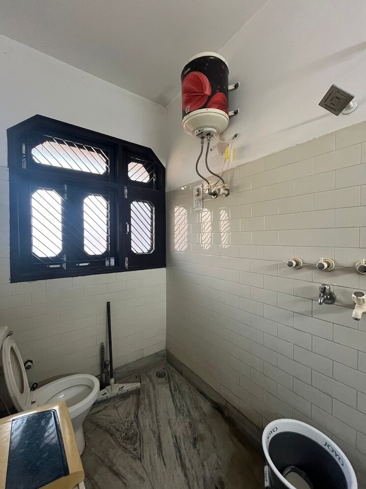 Bathroom, sector 16 1.5 Bedroom 900 Sq.Ft. Independent House In Sector 16 Panchkula 9559516