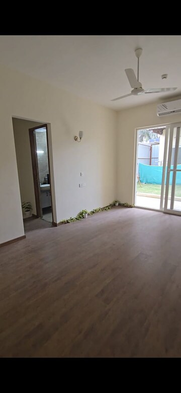 Room in 3 BHK Apartment at Noida Extension – for Sale