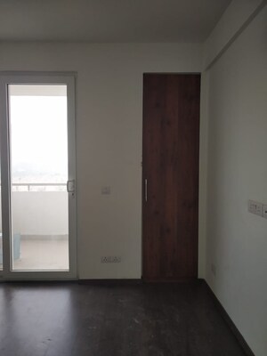 Room in 2.5 BHK Apartment at M3M Heights, Sector 65 – for Rent