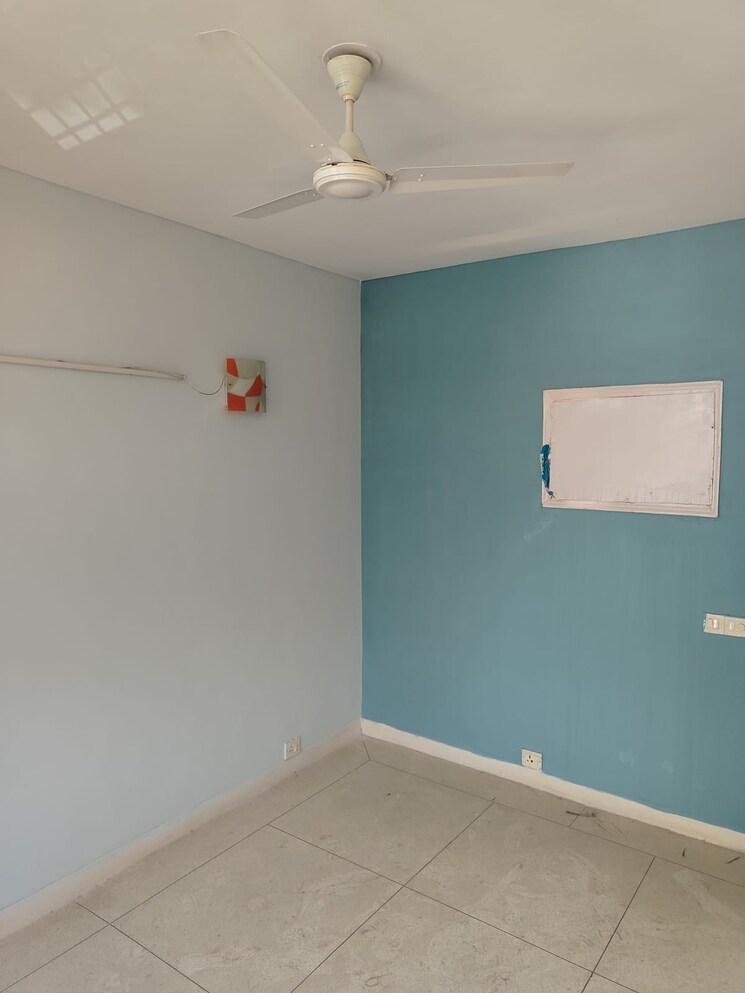 Room, sector 39 2 Bedroom 1600 Sq.Ft. Builder Floor In Sector 39 Gurgaon 9559574