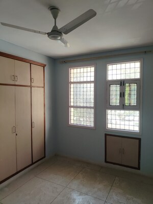 Room in 2 BHK Builder Floor at Sector 39 – for Rent