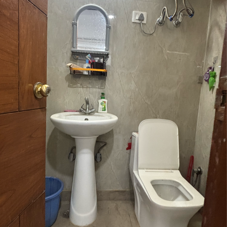 Bathroom, malviya nagar 1 Bedroom 600 Sq.Ft. Builder Floor In Malviya Nagar Delhi 9559584