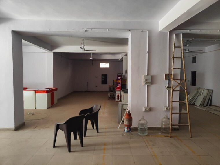  Parking, sector 22 Commercial Office Space 2300 Sq.Ft. In Sector 22 Gurgaon 9559771