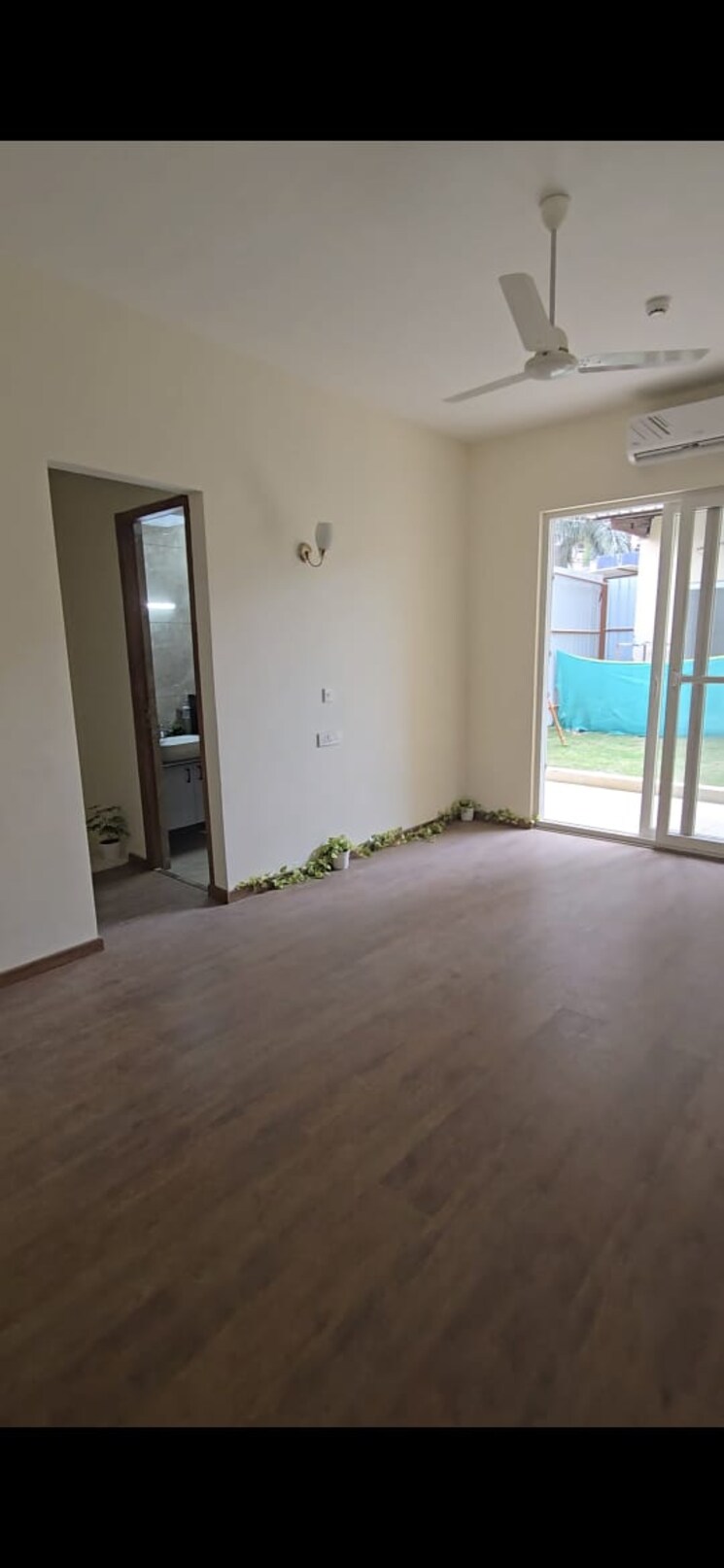 Room, noida extension 3 Bedroom 2188 Sq.Ft. Apartment In Noida Extension Greater Noida 9559606