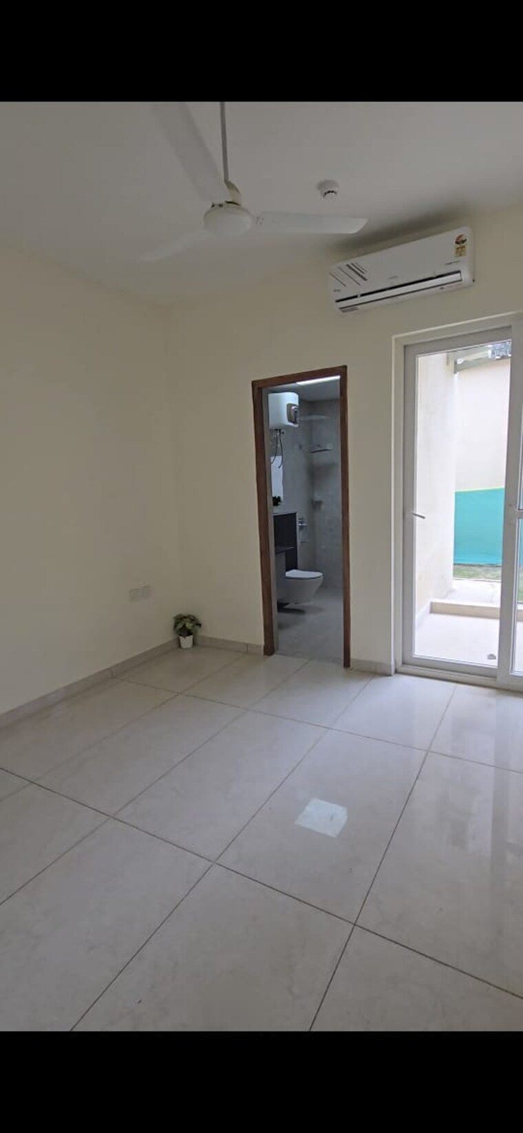 Room, noida extension 3 Bedroom 2188 Sq.Ft. Apartment In Noida Extension Greater Noida 9559606