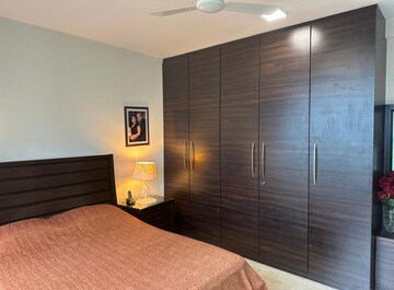 Room in 3 BHK Apartment at Oberoi Realty Esquire, Goregaon East – for Rent