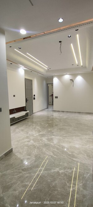 3 BHK Builder Floor For Rent in Vikas Puri