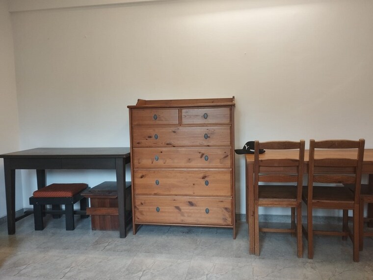 Room, bandra west 1 Bedroom 500 Sq.Ft. Apartment In Bandra West Mumbai 9559660